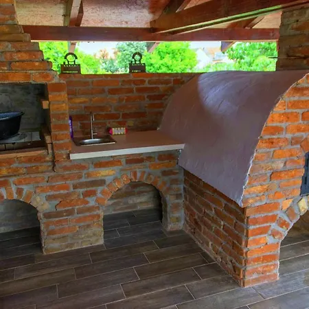 Konukevi Delibab Wellness Vendeghaz 4*